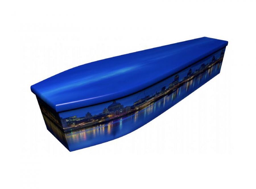 Wooden coffin - London at night - 4096